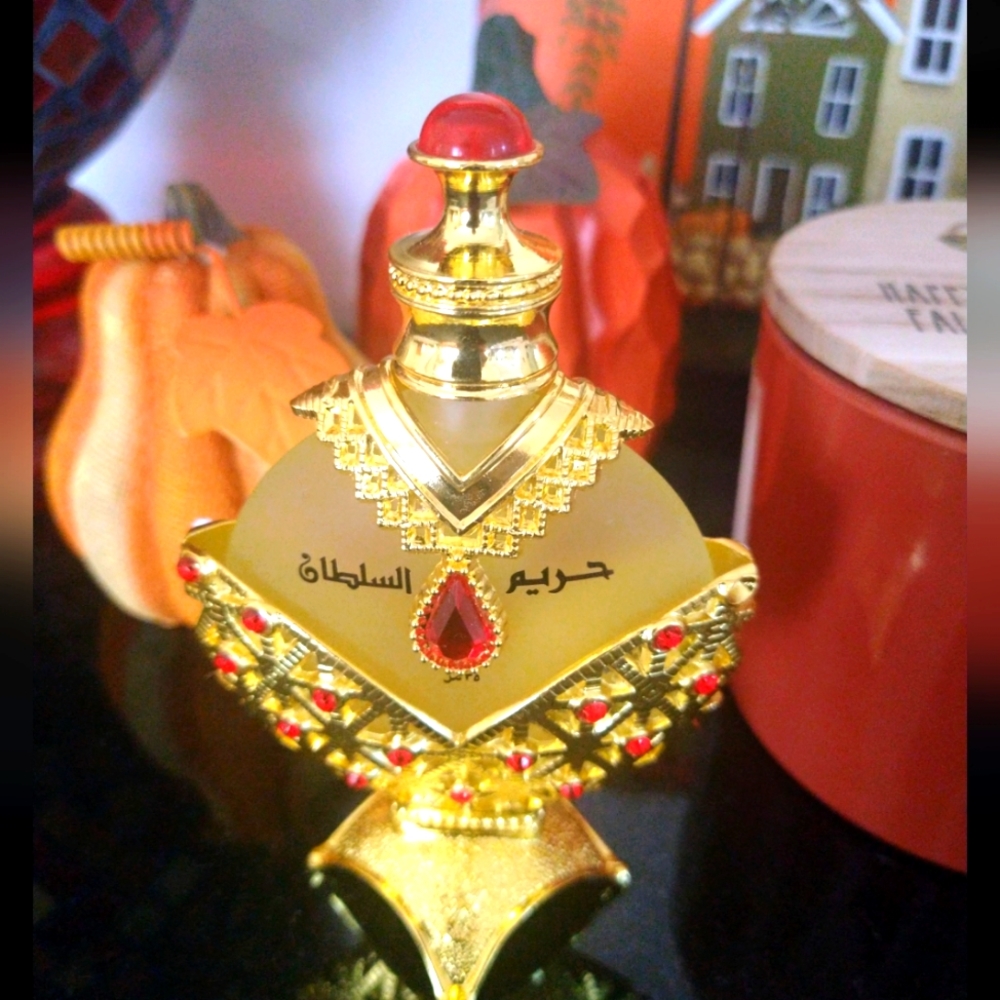 Authentic - Brand New Hareem Al Sultan Gold  enclosed box.